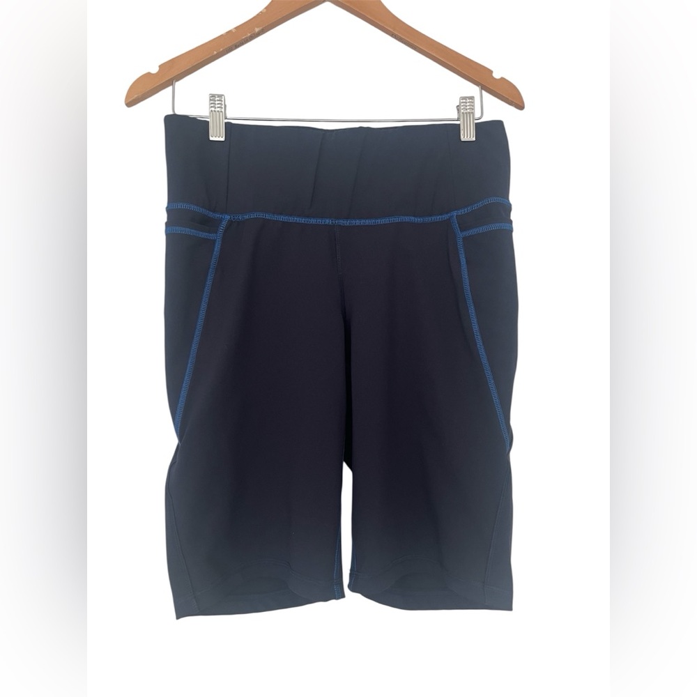 LIVI High-Rise Wicking Knee Short in Navy with Bright Blue - Size 14/16